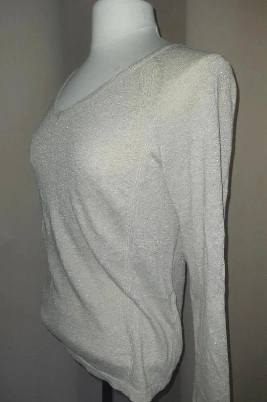 Light sparkling V-neck sweater women’s size 38 - M – photo 7